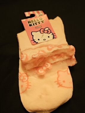 Hello Kitty Women's Pink Ruffle Ankle Socks